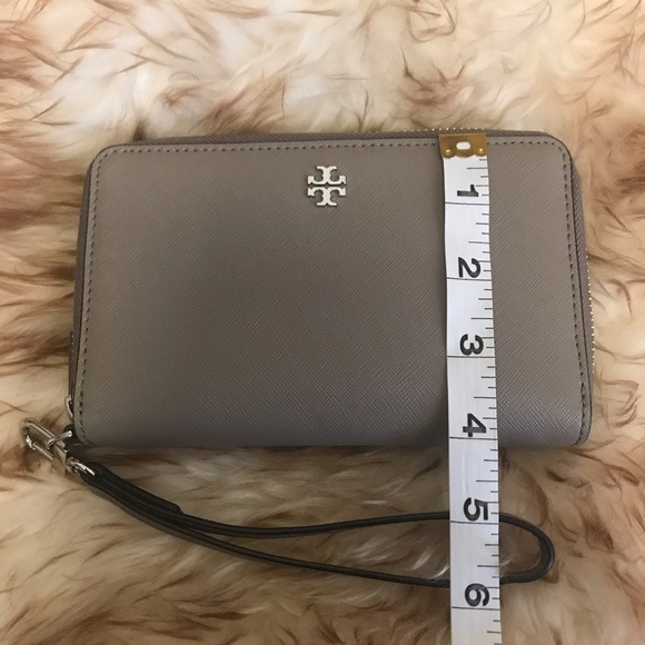Tory Burch Robinson Zip Wristlet French Gray - Picture 4 of 6